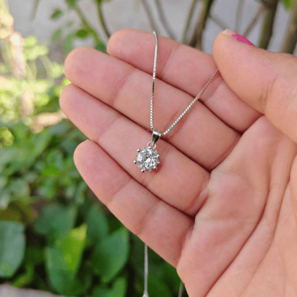 SOLITAIRE ROUND SHAPE CHAIN PENDANT