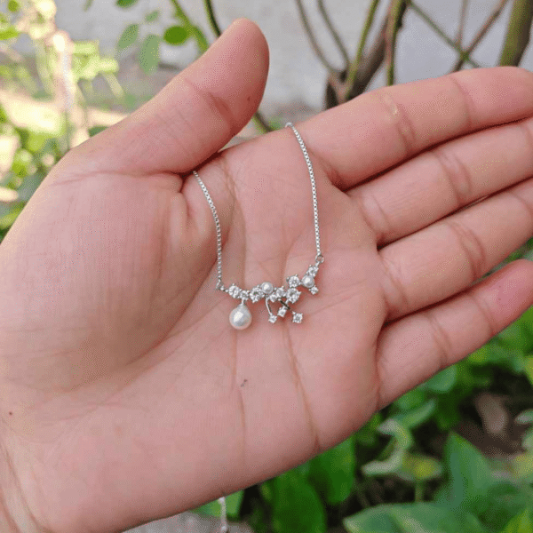 SELENICHAST STAR PEARL CHAIN PENDANT