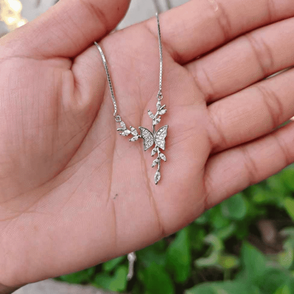 BUTTERFLY LEAF CHAIN PENDANT