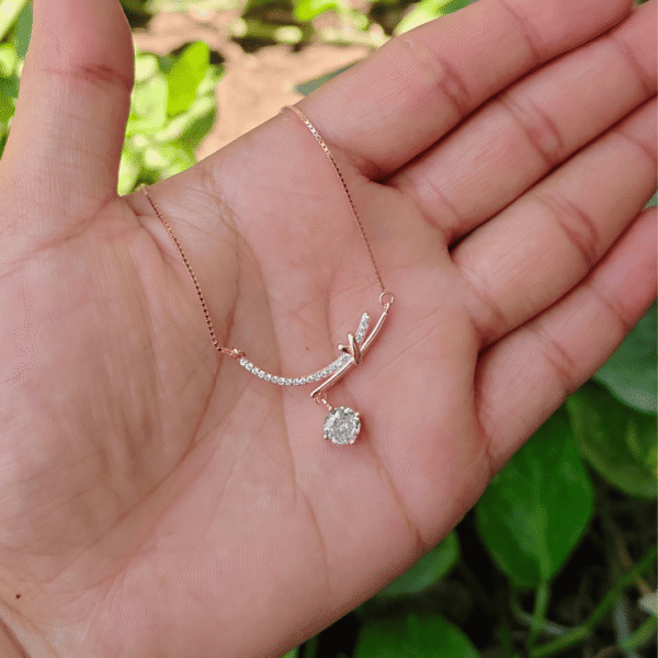 CENTRAL LAB SOLITAIRE DROP CHAIN PENDANT