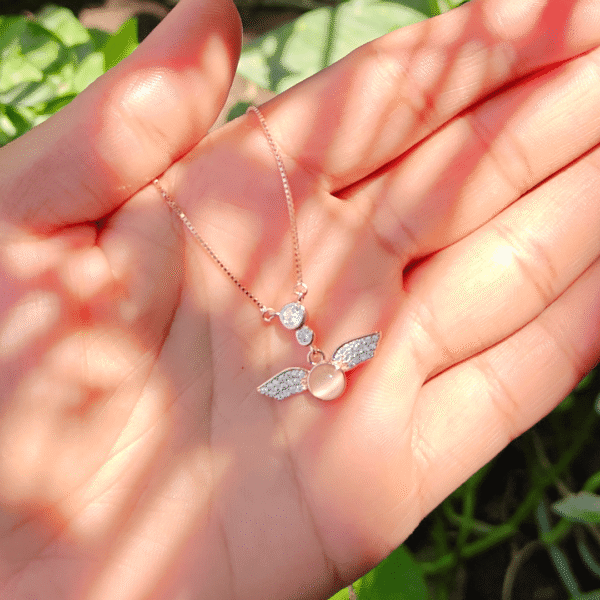 ANGLE WING CHAIN PENDANT
