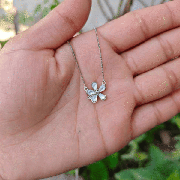 MOP FLOWER CHAIN PENDANT