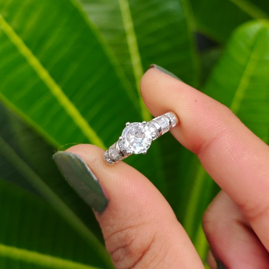 Round Shape And Baguette Ring