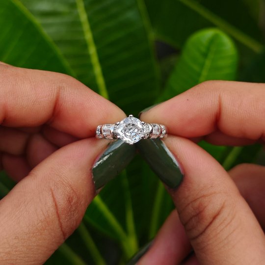 Round Shape And Baguette Ring